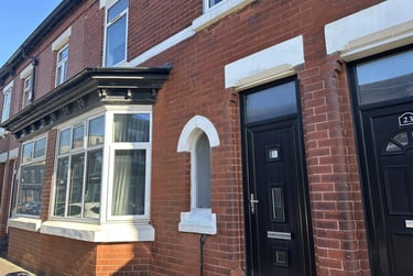 4 bed flat, Deyne Avenue, Rusholme, Manchester, M145SY - Image 1